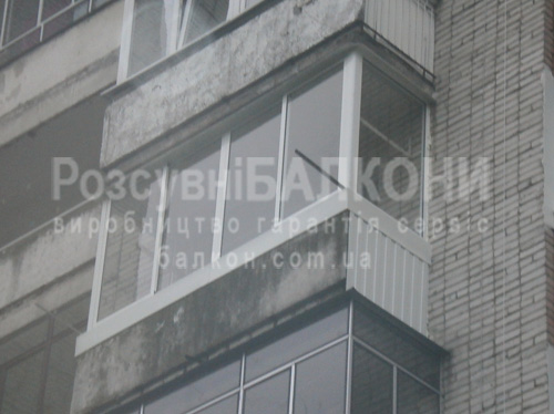 Балкон Г-образный | выравнивание и укрепление перил | 4 раздвижных окна, глухое окно