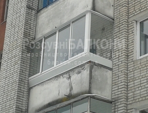 Балкон Г-образный | выравнивание и укрепление перил | 4 раздвижных окна, глухое окно | выступ вперед