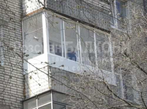 Балкон П-образный | выравнивание и укрепление перил | 4 раздвижных окна, глухое окно