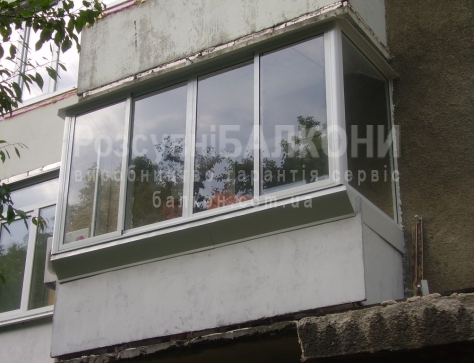 Балкон П-образный | выравнивание и укрепление перил | 4 раздвижных окна, глухое окно | выступ вперед