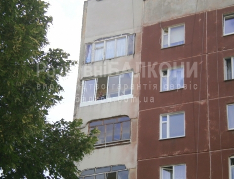 Лоджия сиховская | перила бетонные | 4 раздвижных окна