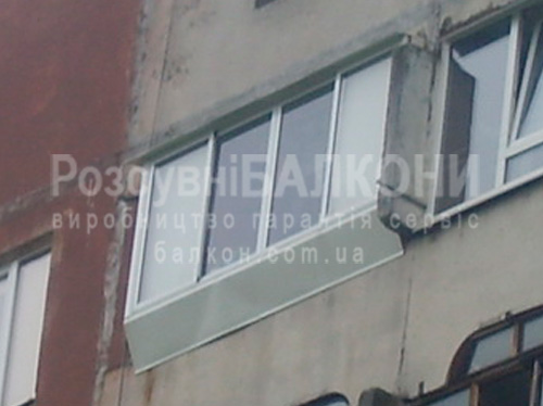 Лоджия сиховская | перила бетонные | 4 раздвижных окна | выступ