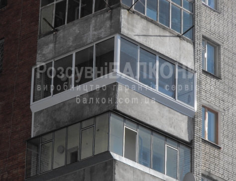 Балкон угловой | выравнивание и укрепление перил | 4 раздвижных окна, 4 раздвижных окна | выступ